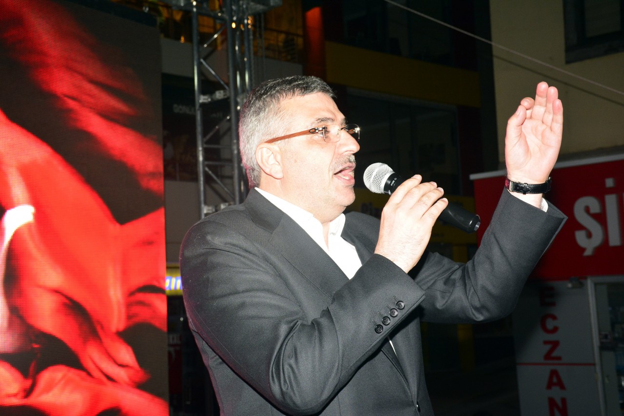 Gelin-damat düğünden çıkıp demokrasi şölenine gitti 7