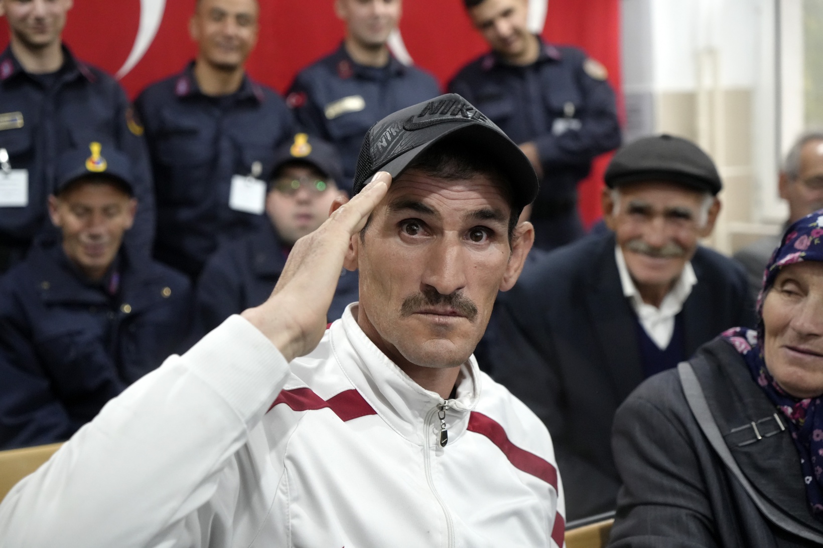 Bir günlüğüne çakı gibi asker oldular 7