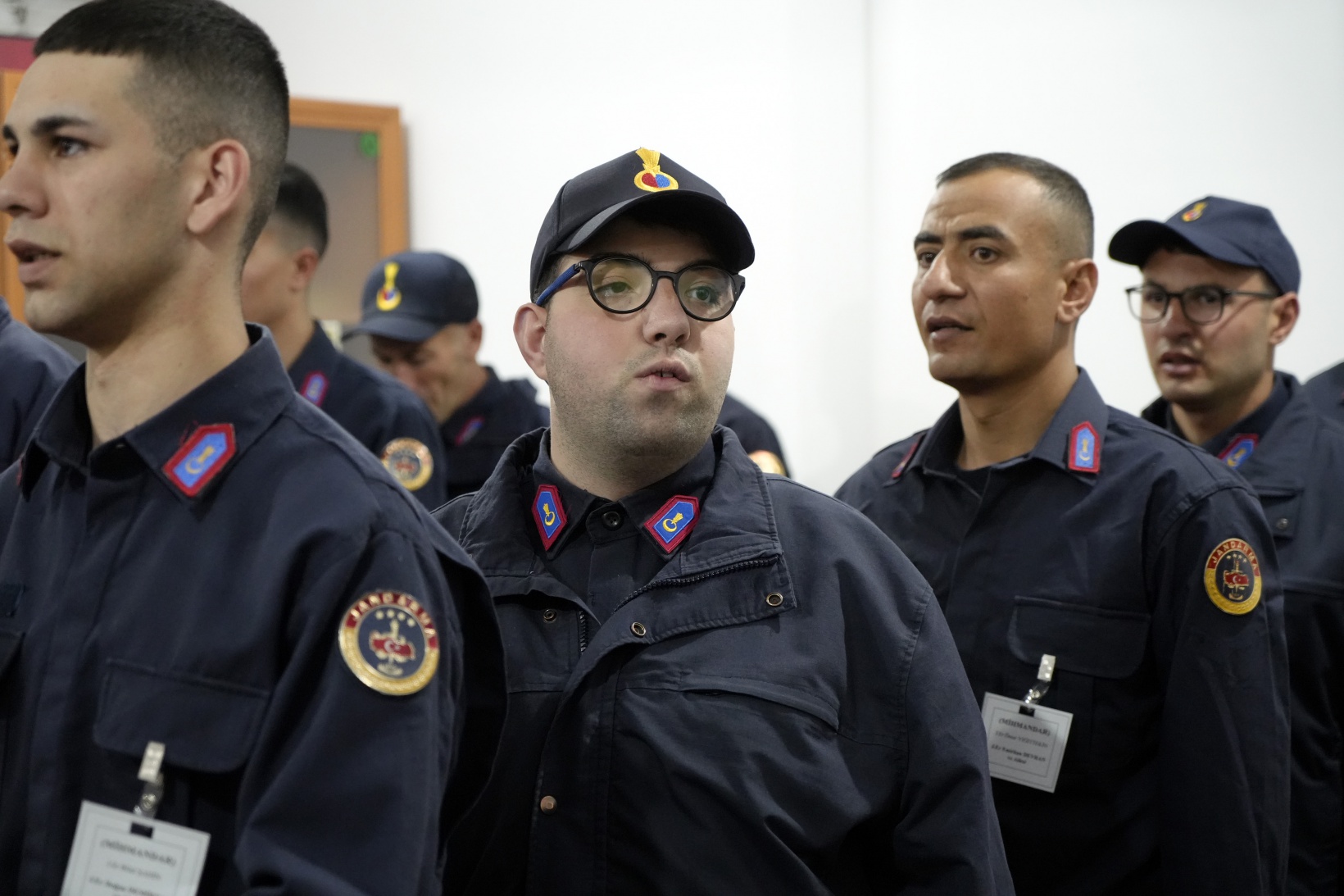 Bir günlüğüne çakı gibi asker oldular 13