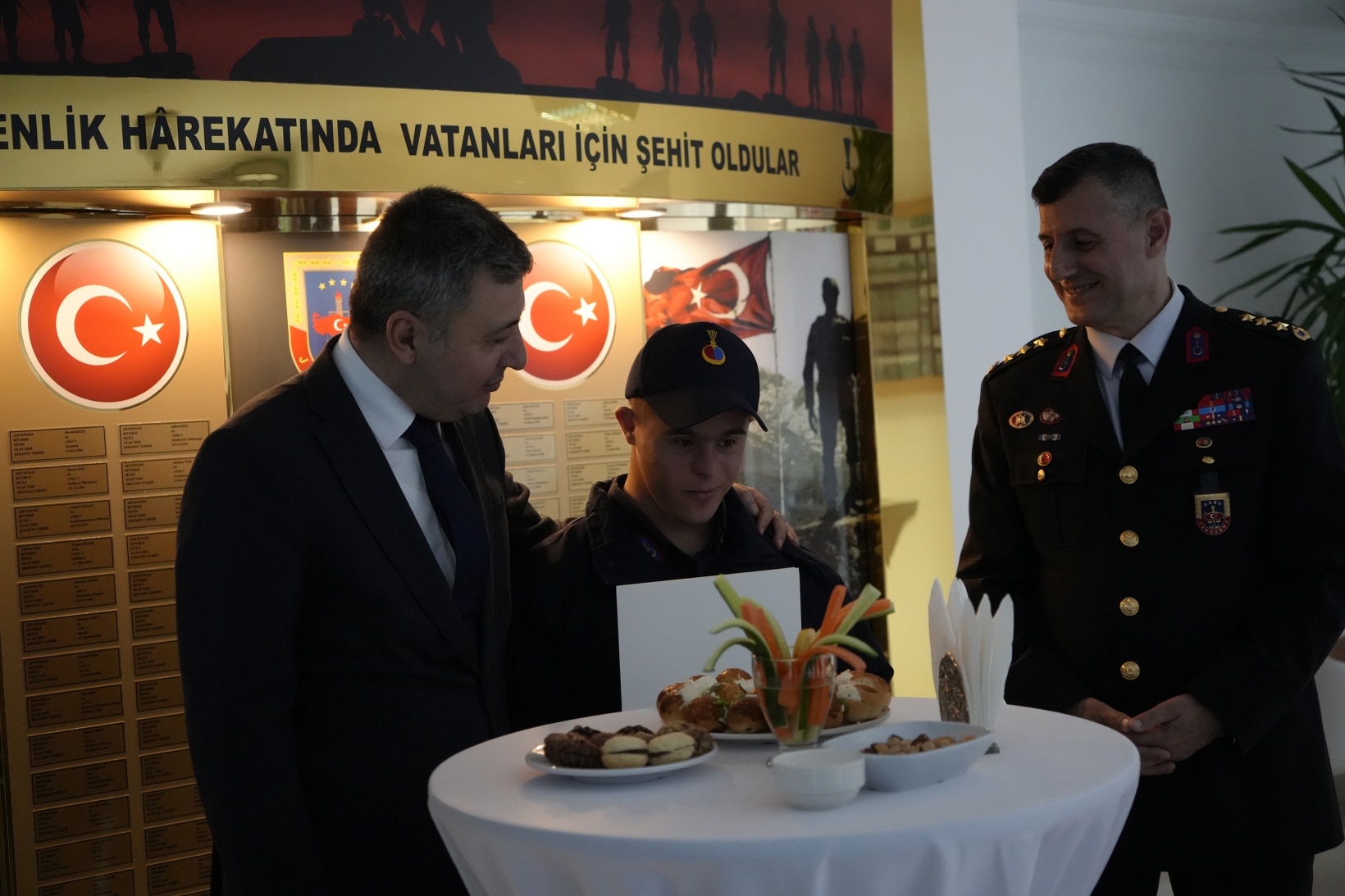 Bir günlüğüne çakı gibi asker oldular 2