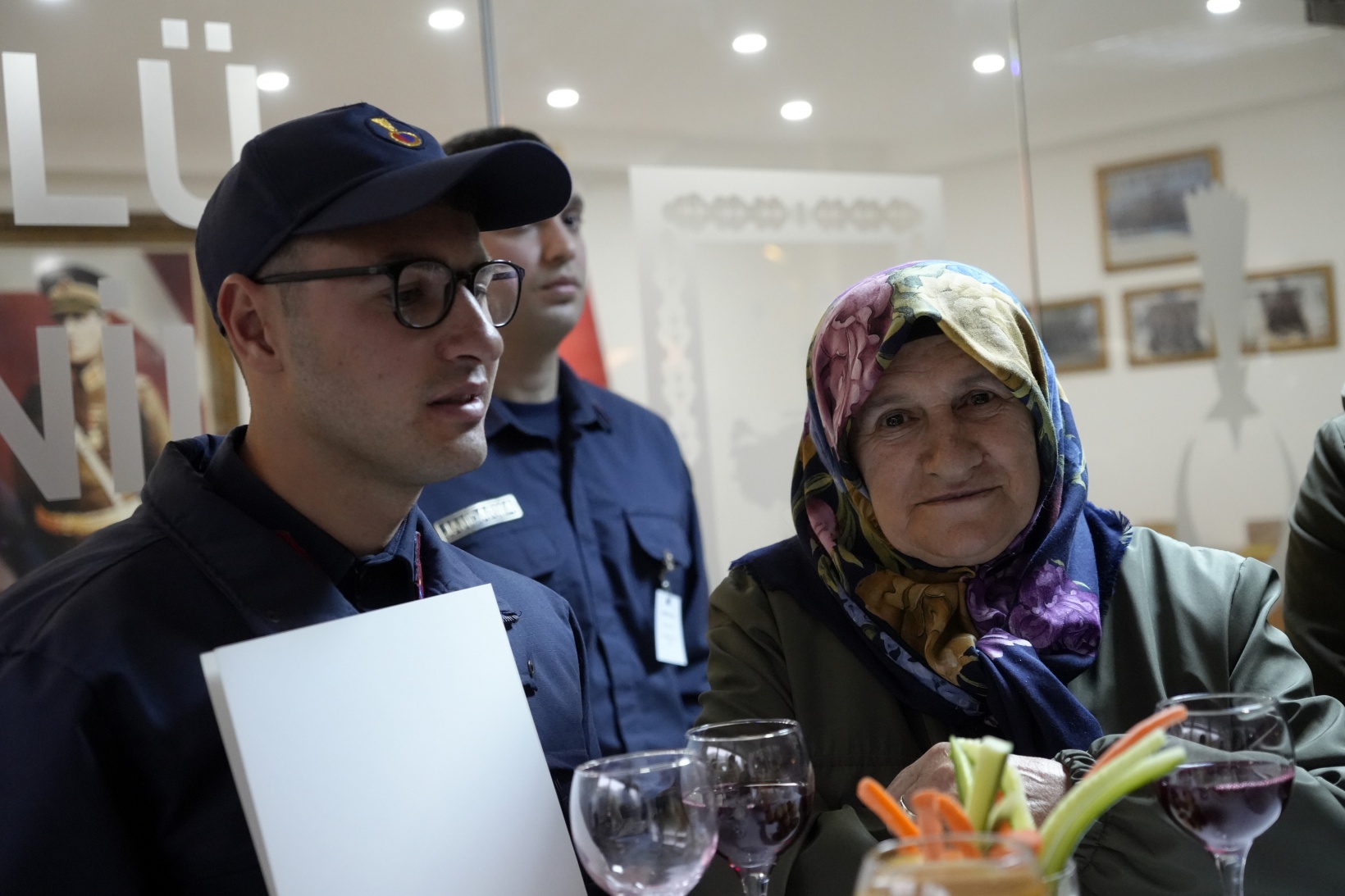 Bir günlüğüne çakı gibi asker oldular 8