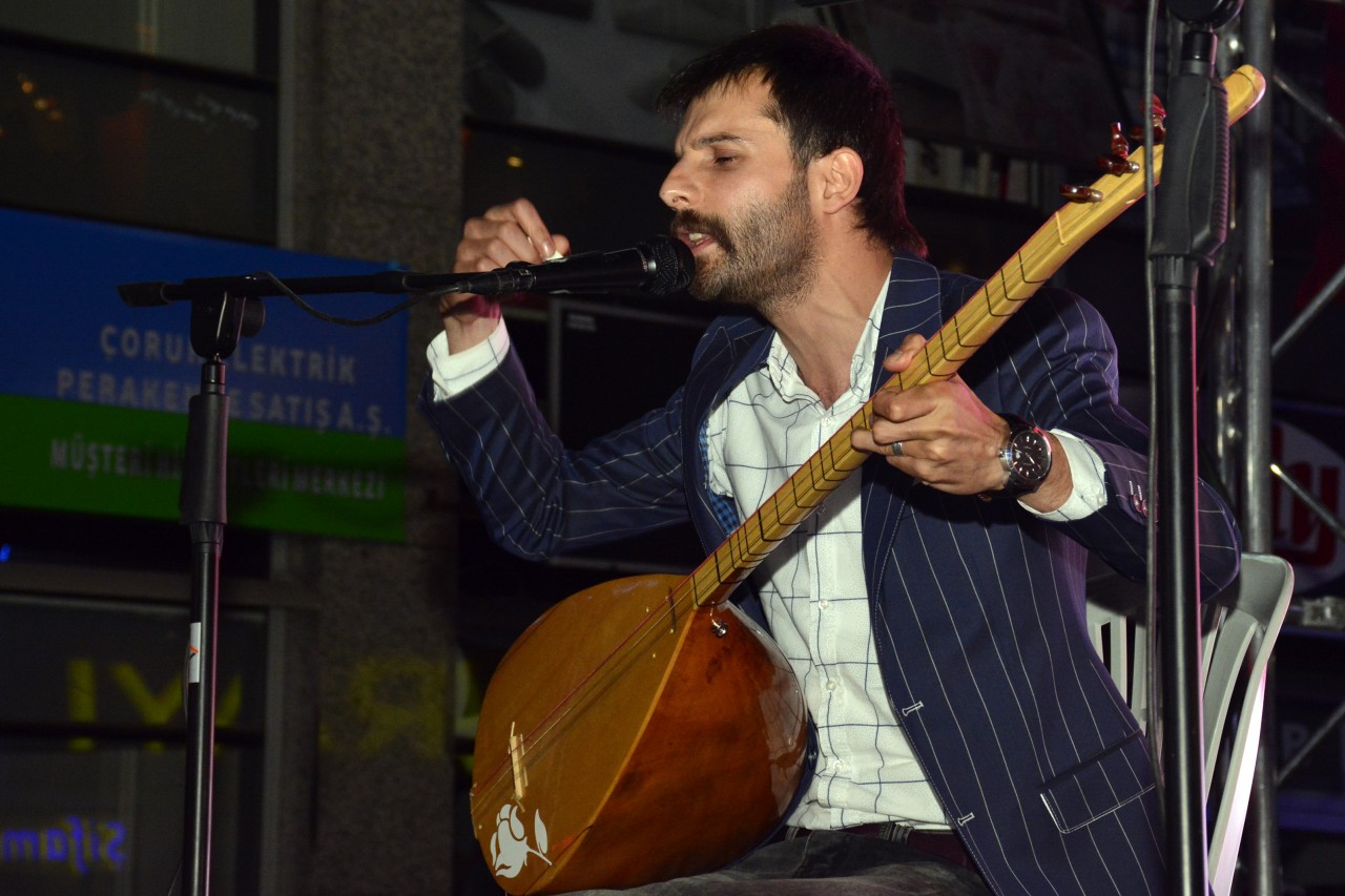 FETÖ’nün darbe girişimine Aşıklar’dan sert göndermeler 2