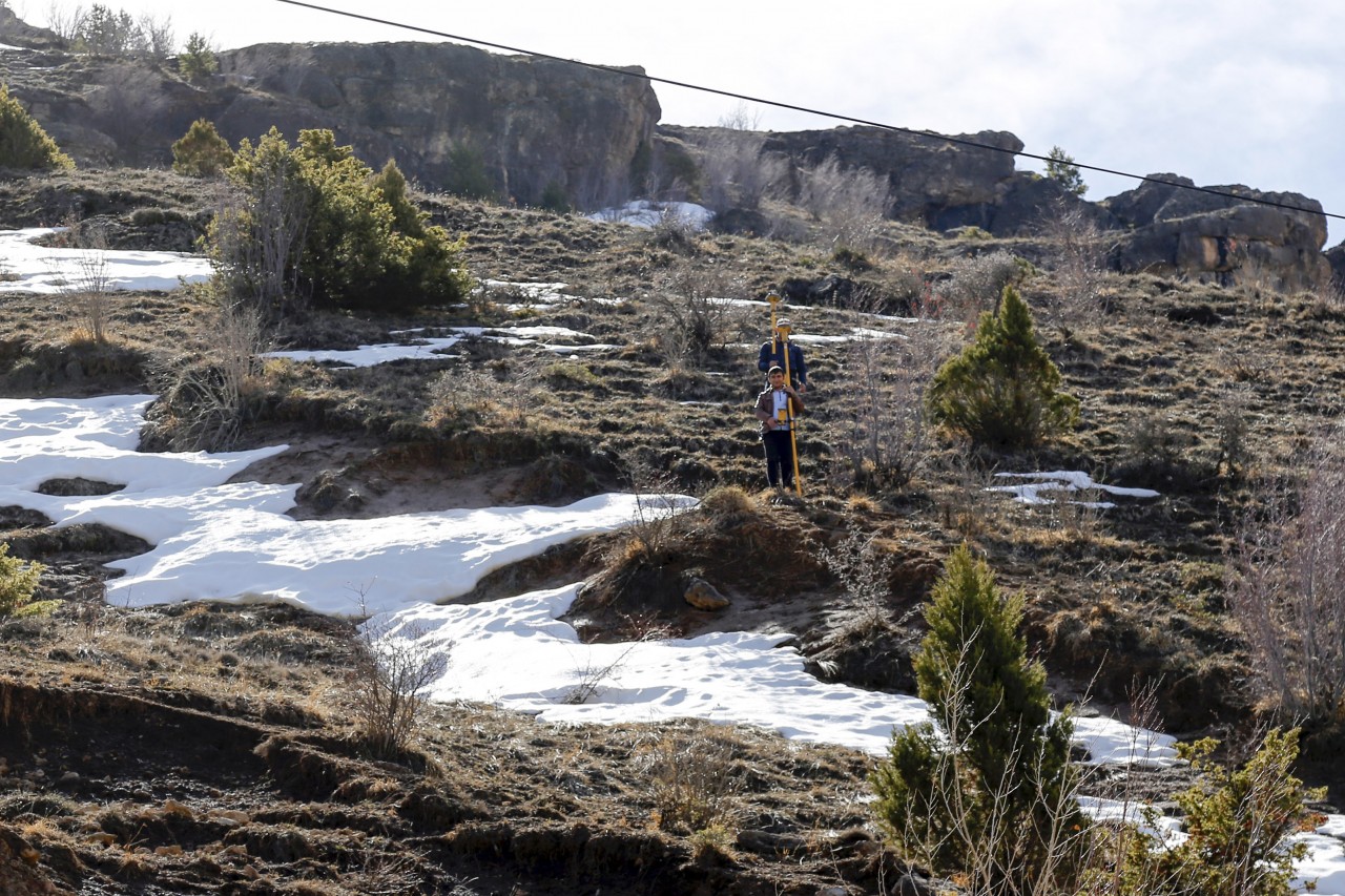 Dev kayalar grup köy yolunu ulaşıma kapattı 5
