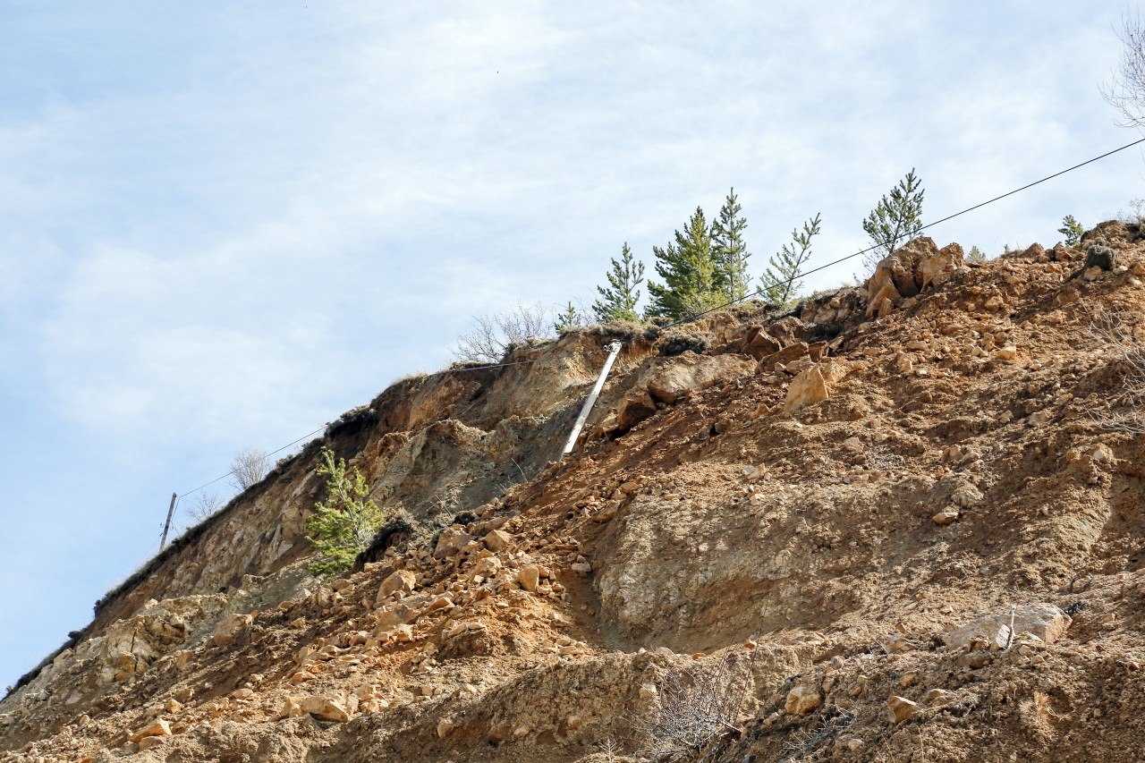 Dev kayalar grup köy yolunu ulaşıma kapattı 8