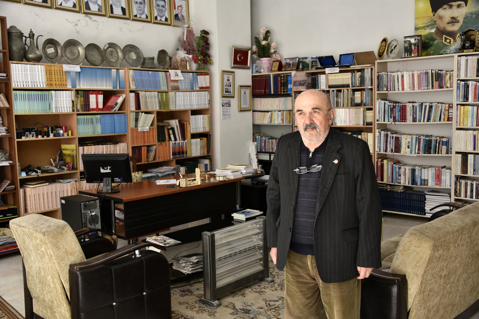 Bir kitapla başladı 55 yılda 12 bin kitaplık kütüphane kurdu 10