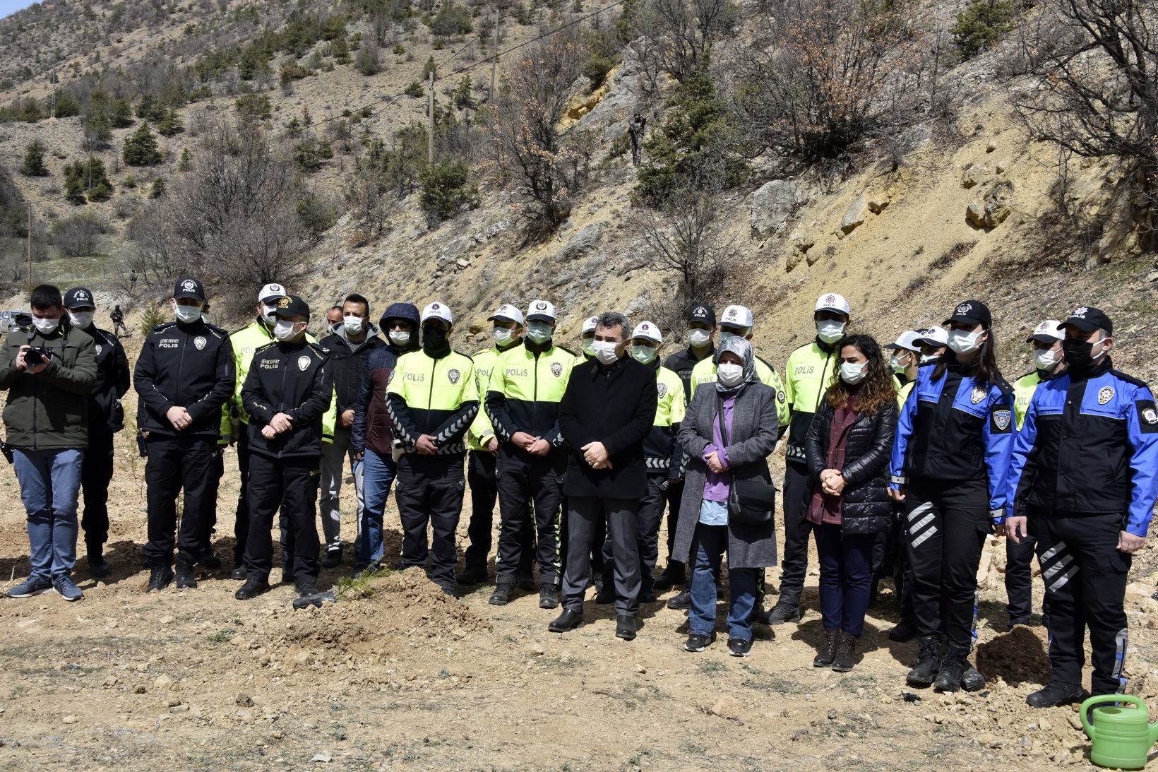 Gümüşhane’de Polis Haftası kapsamında fidan dikildi, lokma dağıtıldı 4