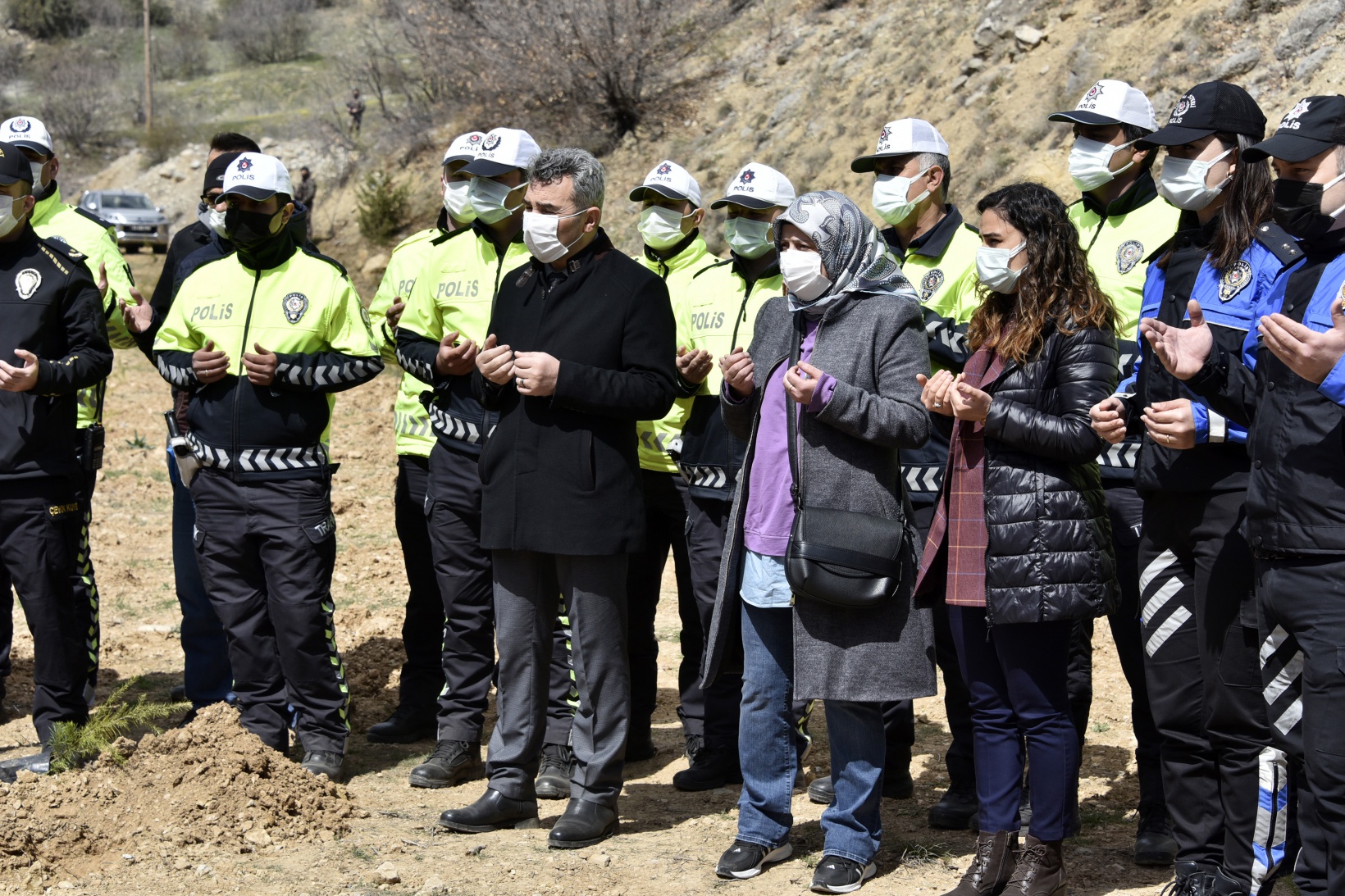 Gümüşhane’de Polis Haftası kapsamında fidan dikildi, lokma dağıtıldı 8