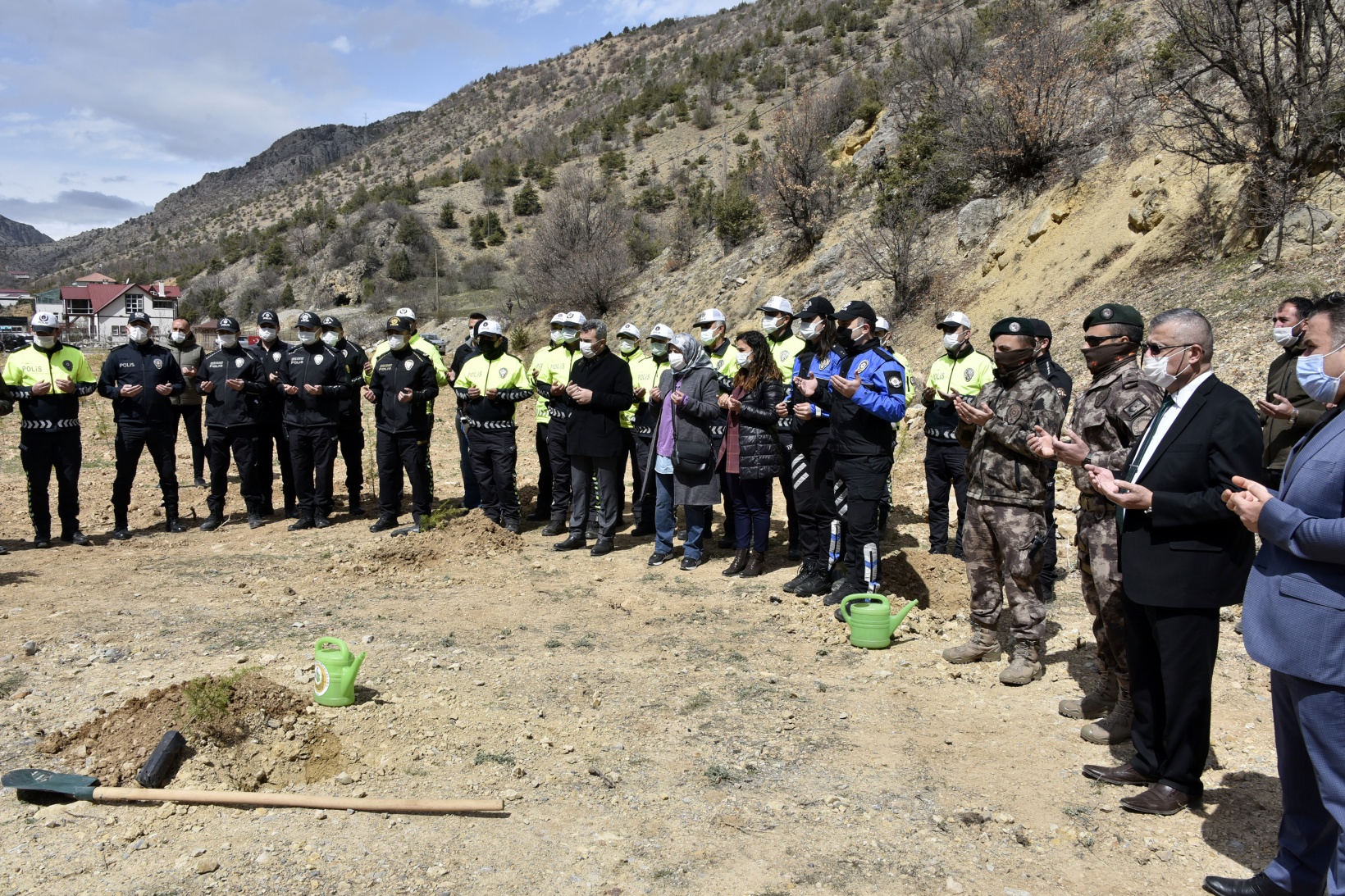 Gümüşhane’de Polis Haftası kapsamında fidan dikildi, lokma dağıtıldı 7