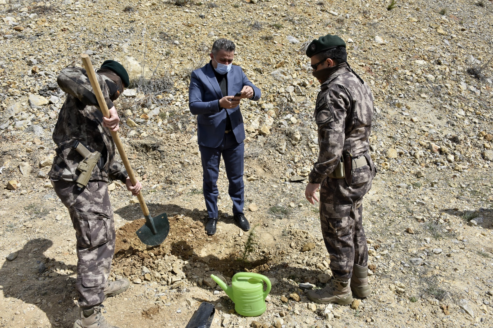 Gümüşhane’de Polis Haftası kapsamında fidan dikildi, lokma dağıtıldı 18