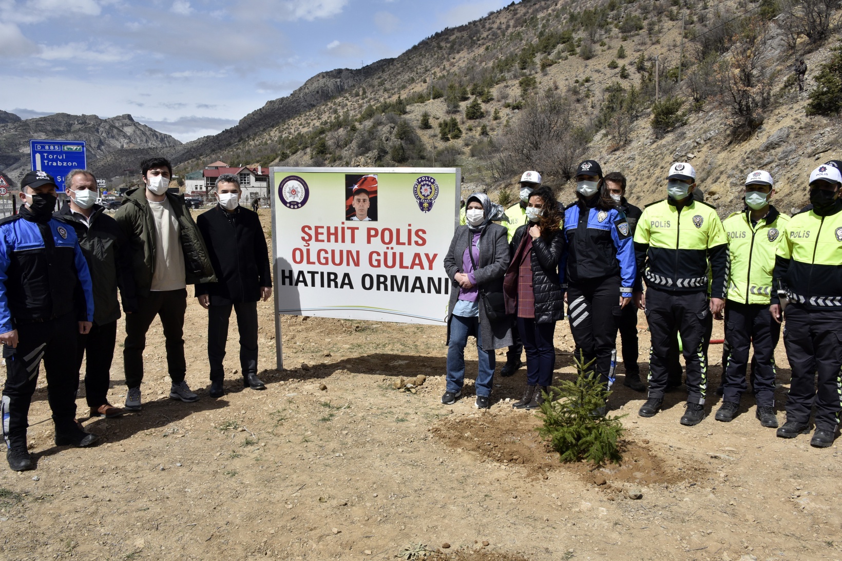 Gümüşhane’de Polis Haftası kapsamında fidan dikildi, lokma dağıtıldı 10