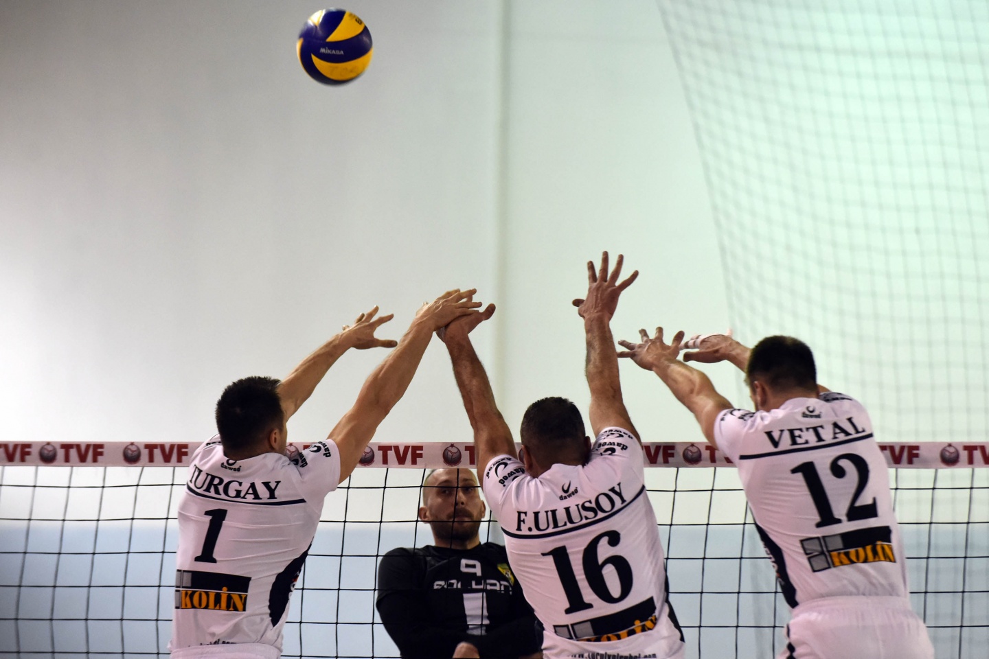 Torul ligi lider bitirdi: 3-0 15