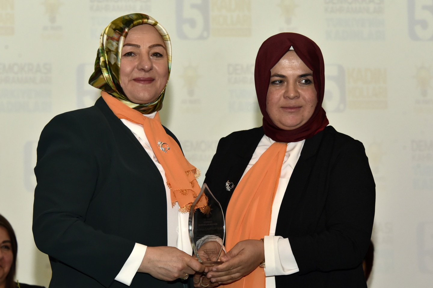 AK Parti Kadın Kollarında Münire Şeyhoğlu dönemi 33