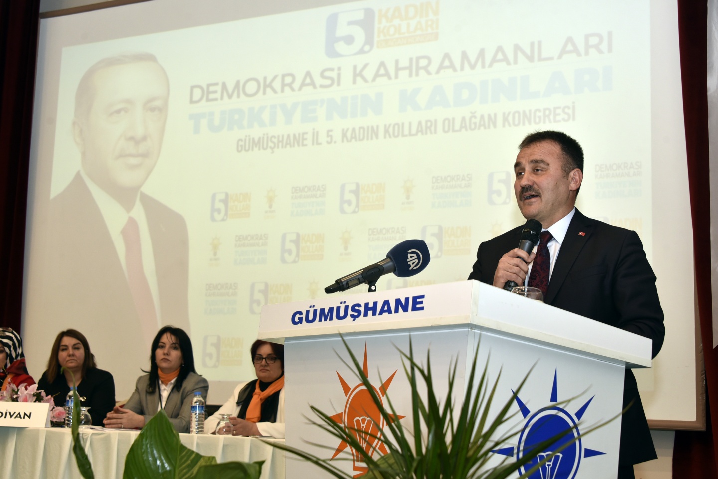 AK Parti Kadın Kollarında Münire Şeyhoğlu dönemi 19