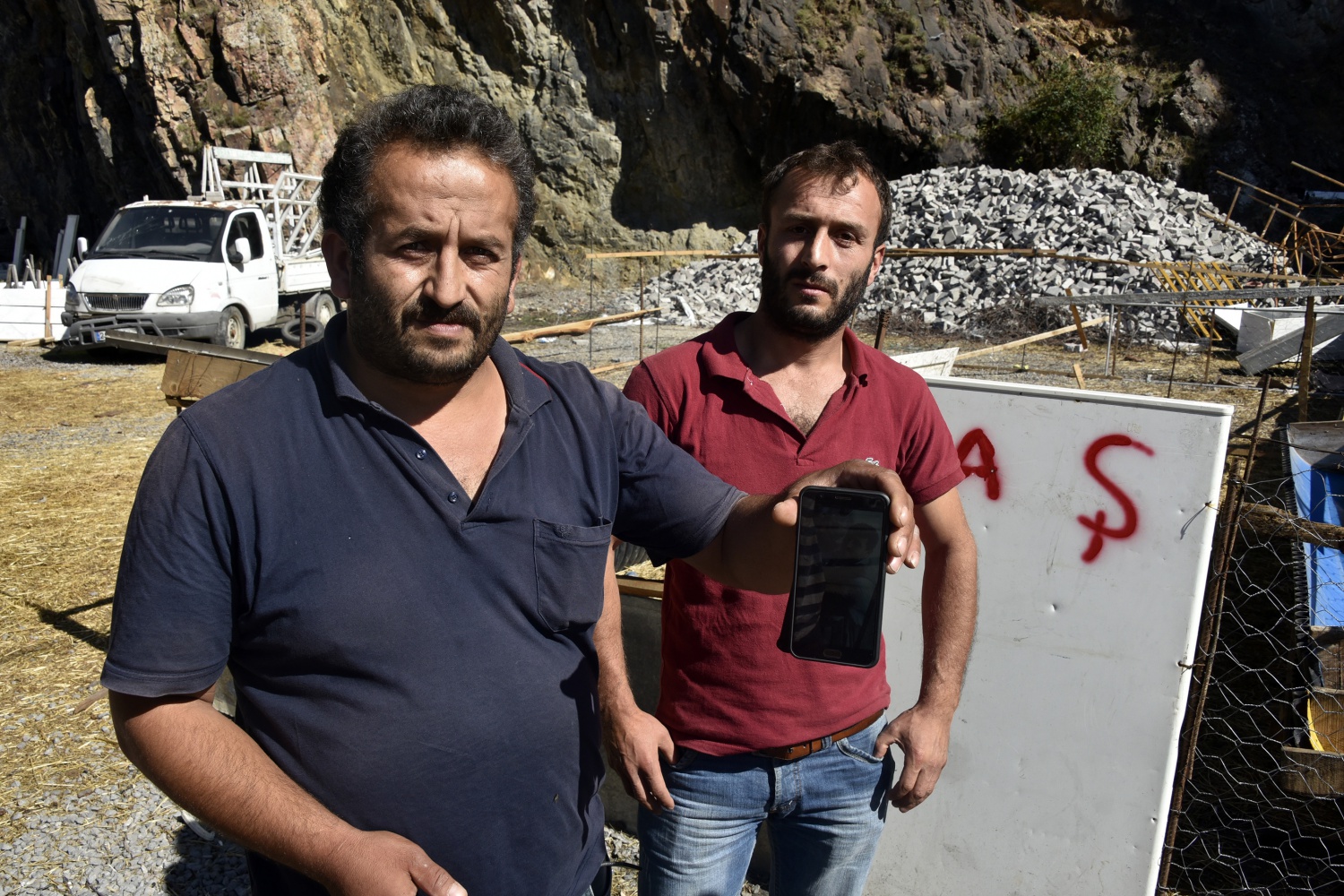 Bir ilçeyi dolandırıp kaçtılar 4