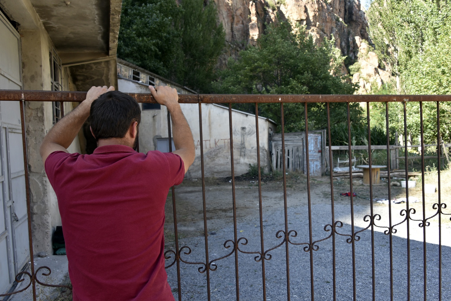 Bir ilçeyi dolandırıp kaçtılar 2