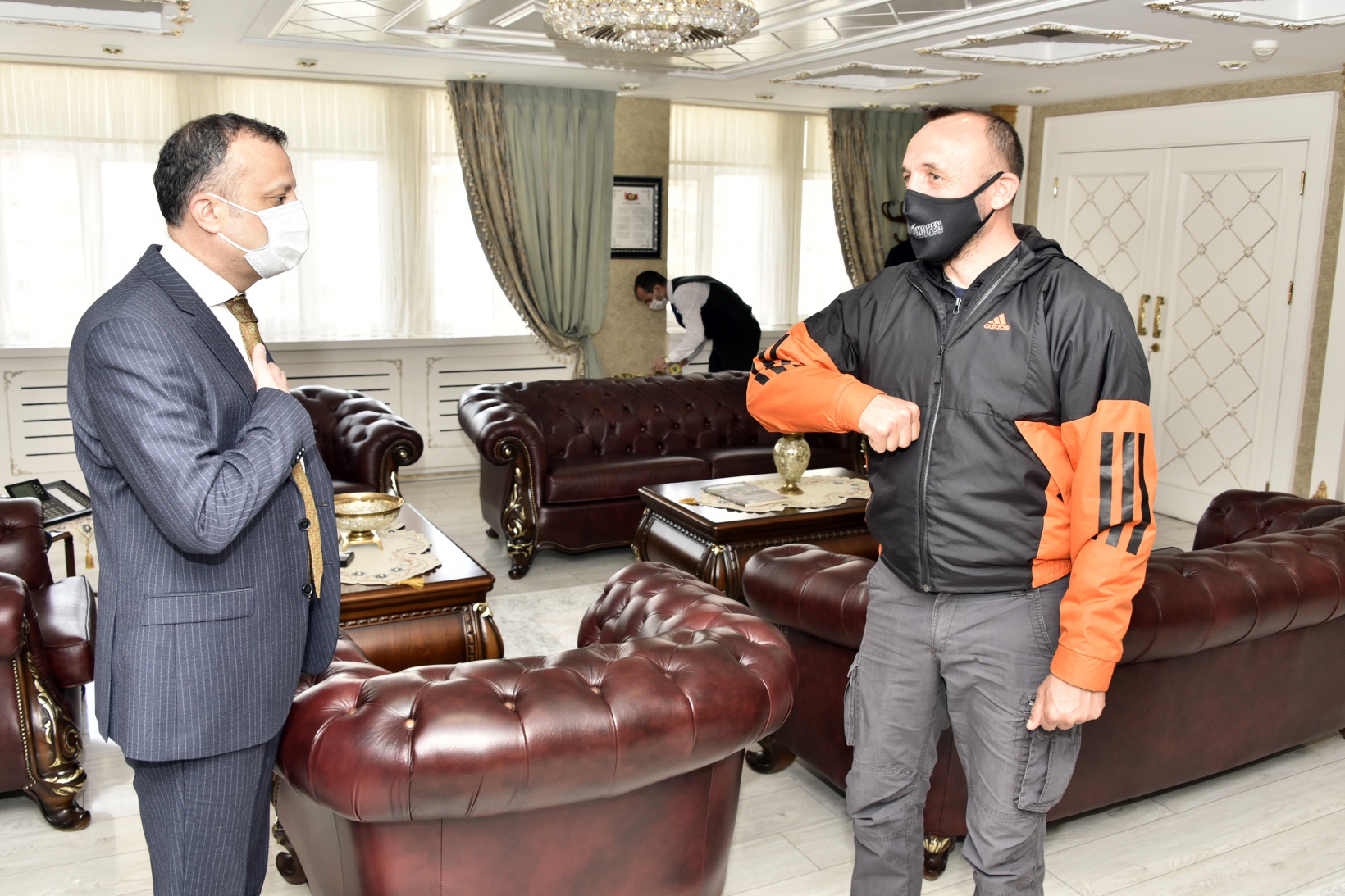 Vali Taşbilek şampiyon kickboksçu Azizoğlu’nu kabul etti 3