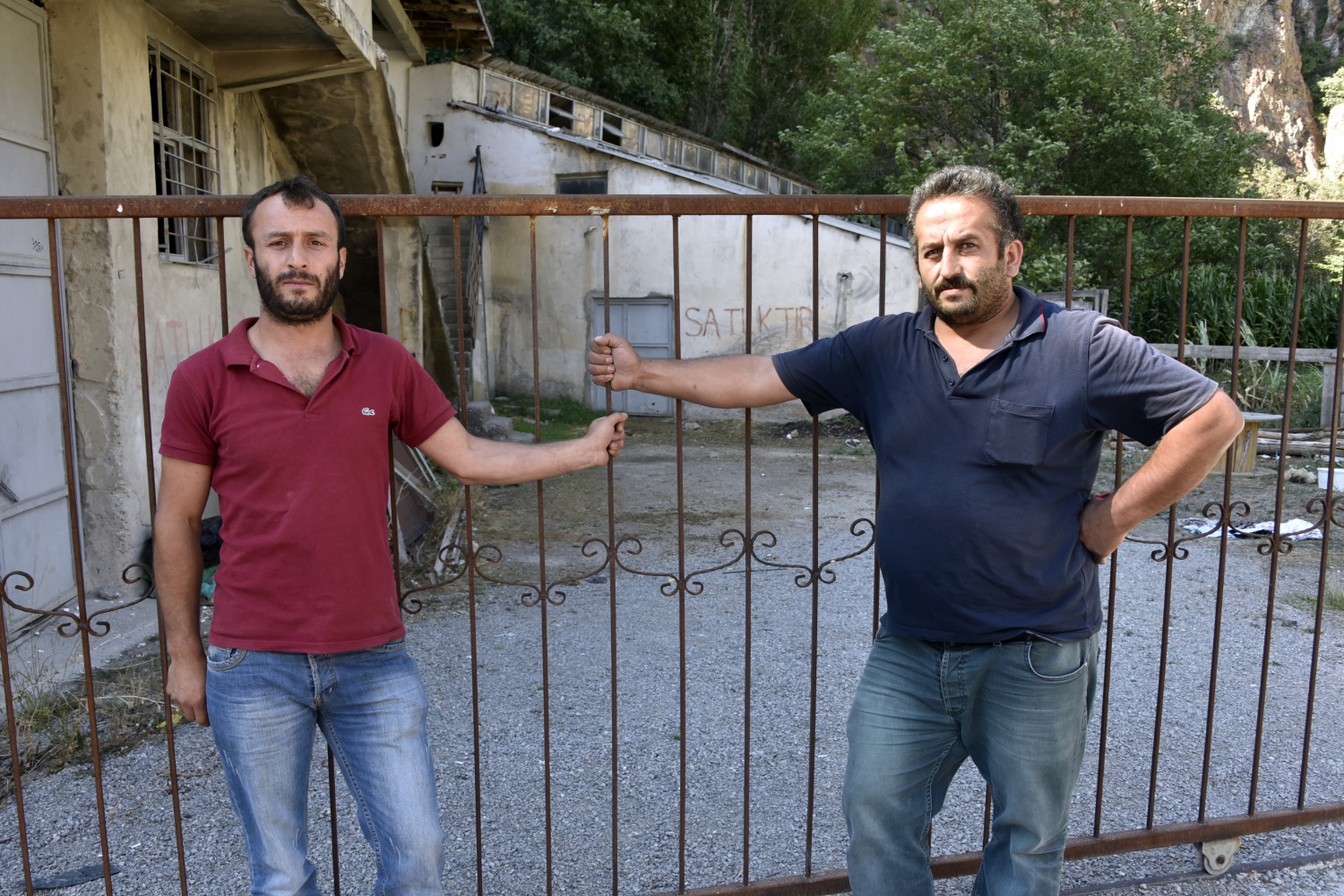 Bir ilçeyi dolandırıp kaçtılar 5