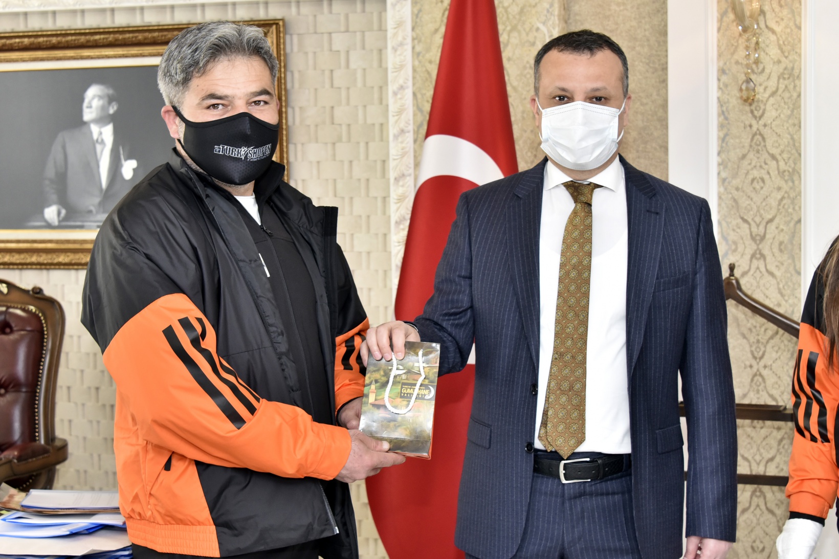 Vali Taşbilek şampiyon kickboksçu Azizoğlu’nu kabul etti 1