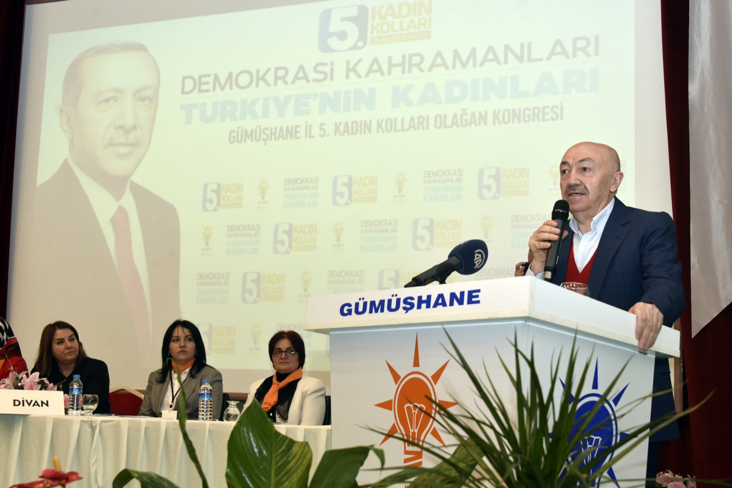 AK Parti Kadın Kollarında Münire Şeyhoğlu dönemi 16