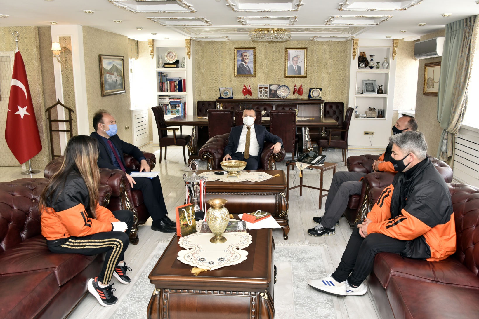 Vali Taşbilek şampiyon kickboksçu Azizoğlu’nu kabul etti 8