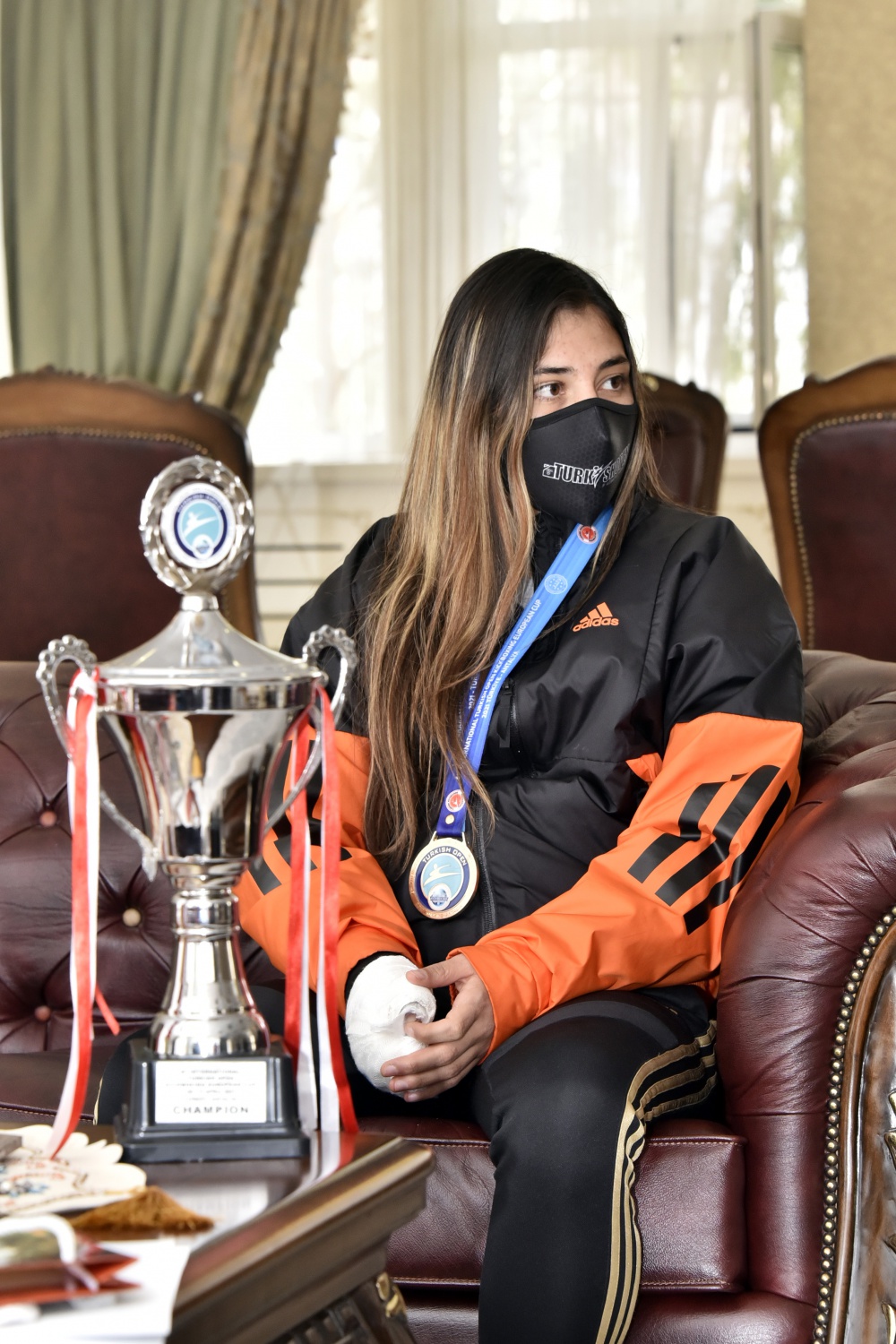 Vali Taşbilek şampiyon kickboksçu Azizoğlu’nu kabul etti 4