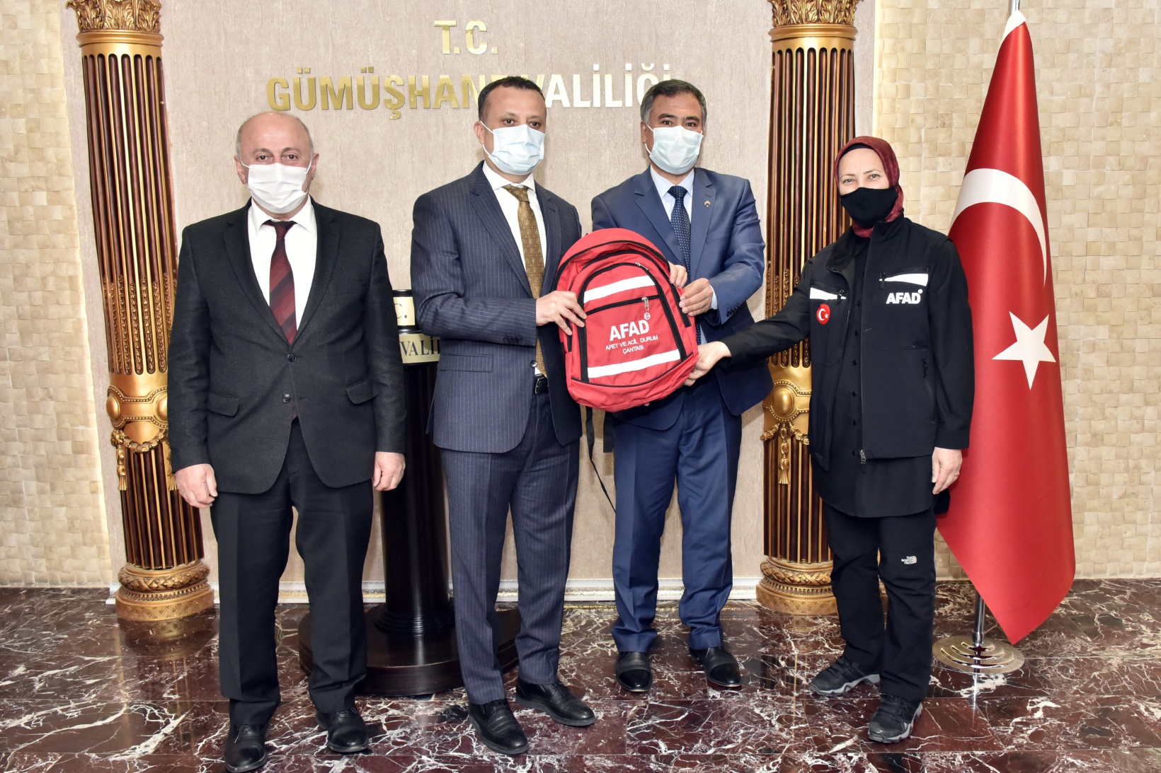 Gümüşhane’de okullara afet çantası dağıtıldı 2