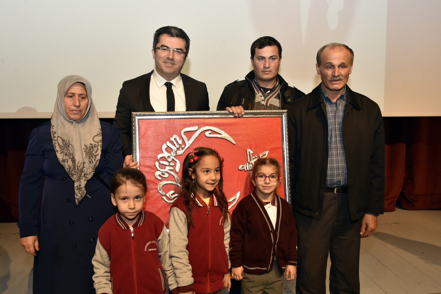 Vali Memiş’ten 'Bayrak sevdalısı' minik öğrencilere hediye yağmuru 10