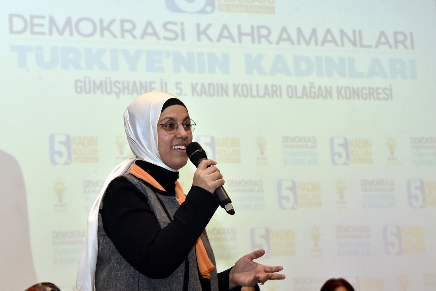 AK Parti Kadın Kollarında Münire Şeyhoğlu dönemi 23