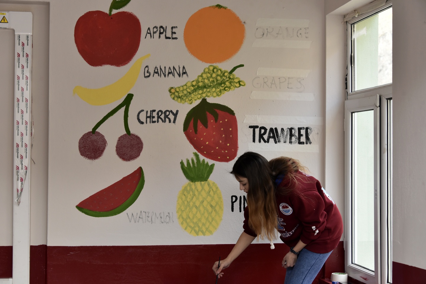 Bin 100 kilometreden gelip Gümüşhane’de köy okulunu tamir ediyorlar 1