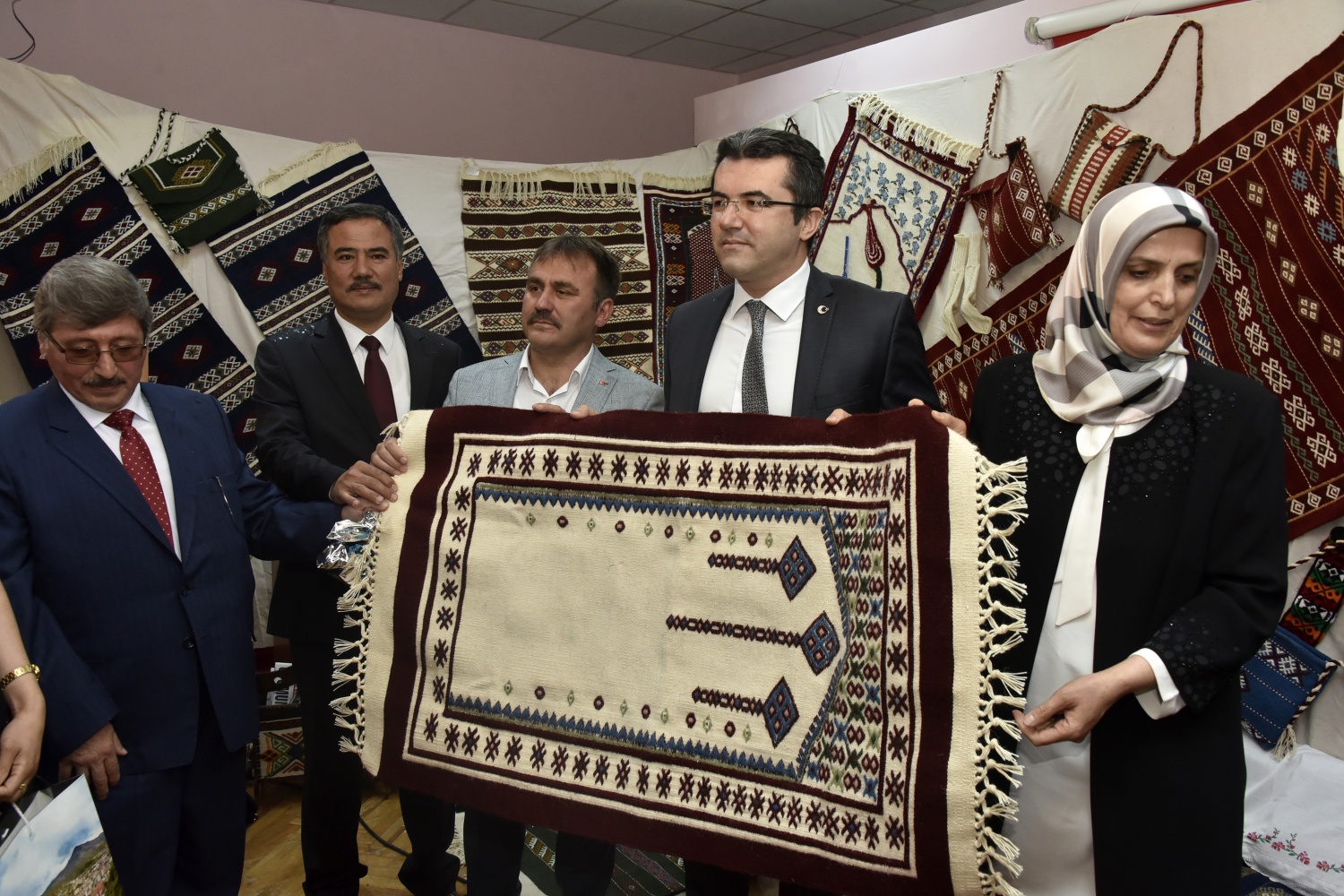 Gümüşhane Halk Eğitimi Merkezinden yılsonu sergisi 16