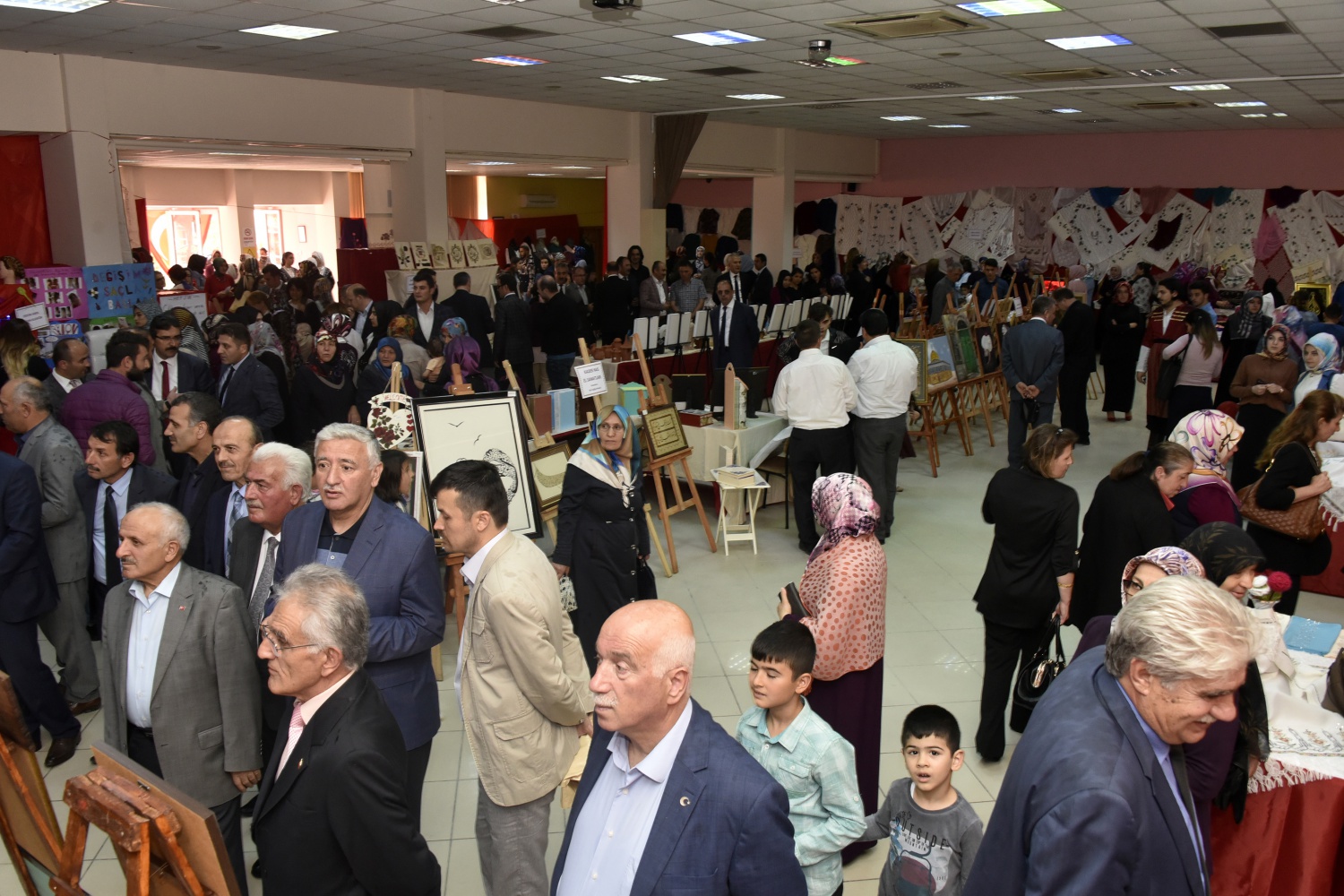 Gümüşhane Halk Eğitimi Merkezinden yılsonu sergisi 15