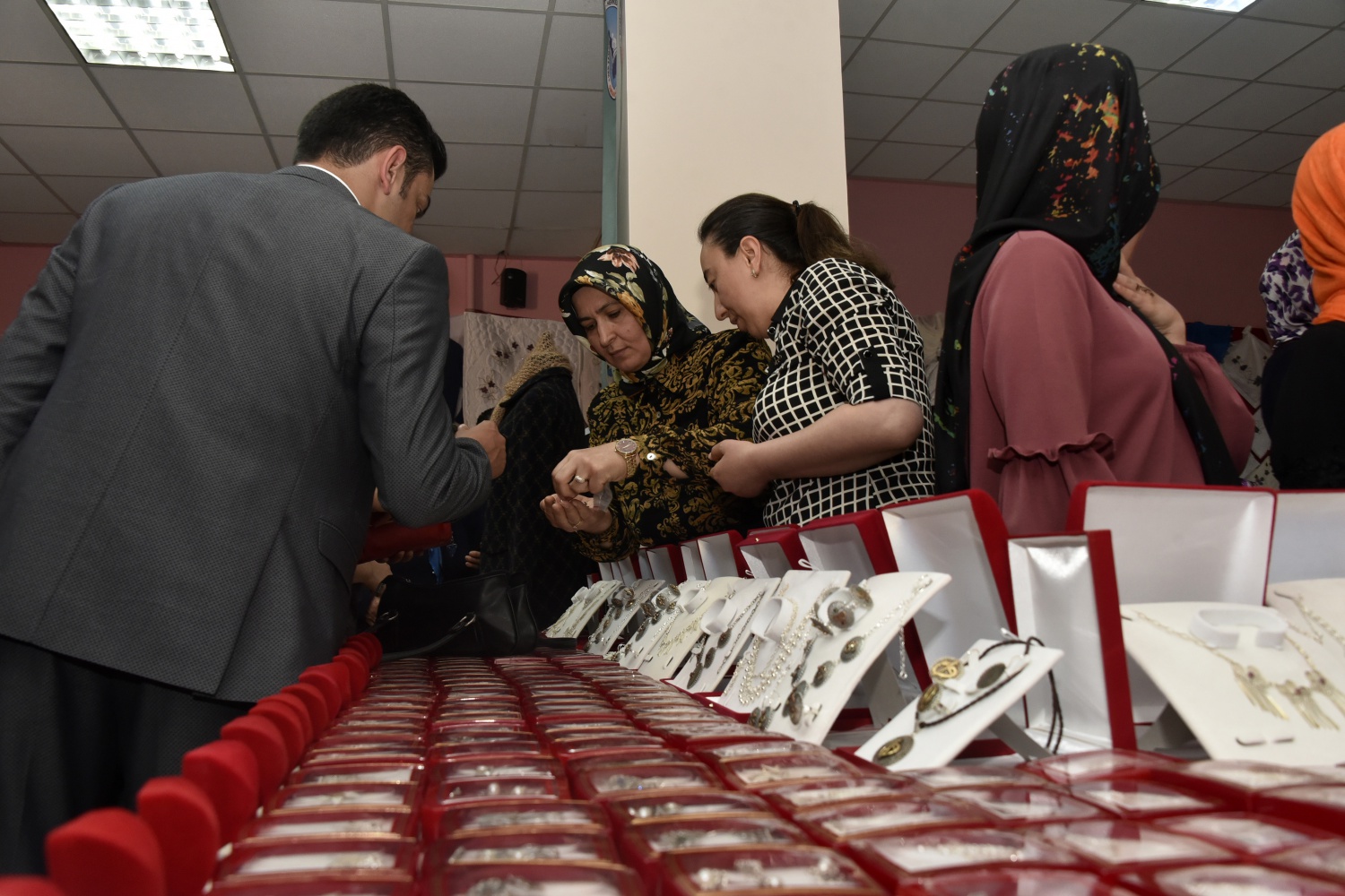 Gümüşhane Halk Eğitimi Merkezinden yılsonu sergisi 24