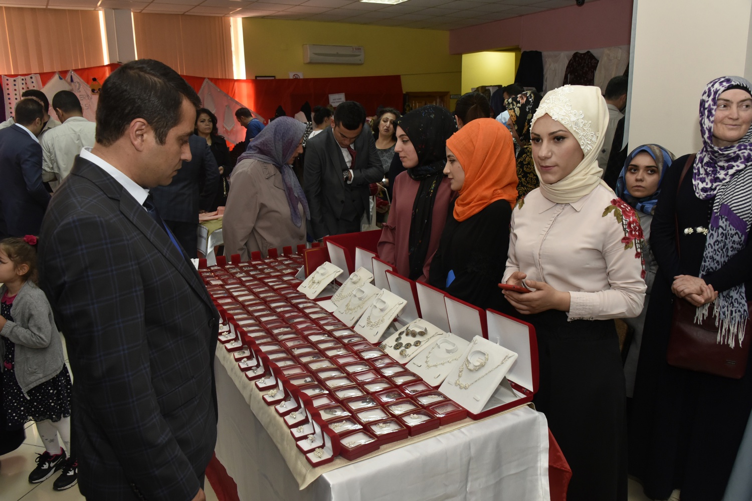 Gümüşhane Halk Eğitimi Merkezinden yılsonu sergisi 36