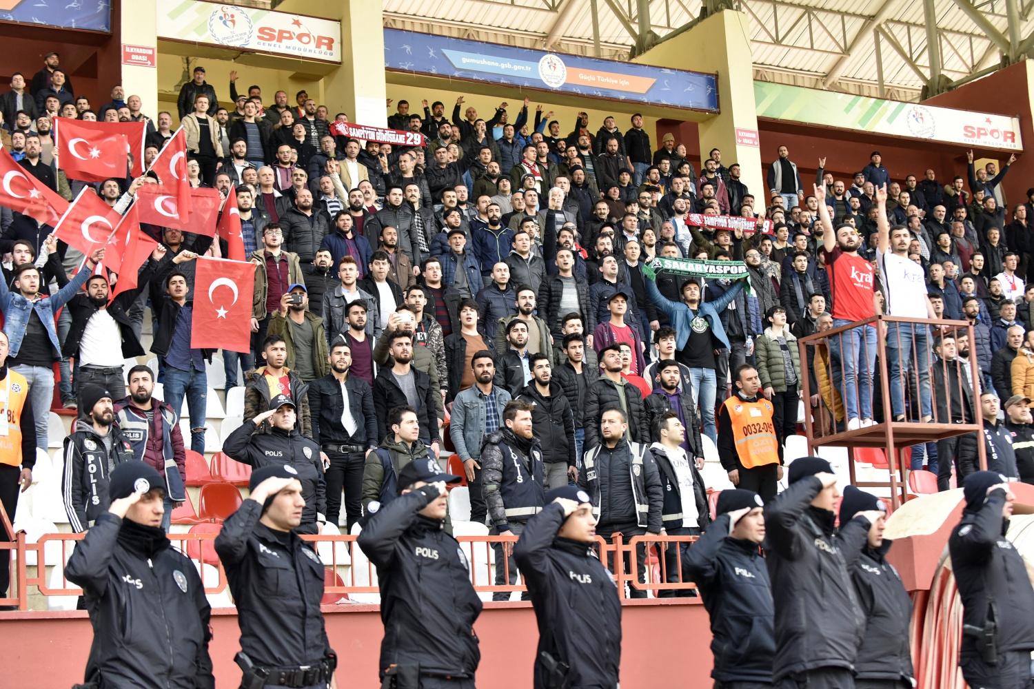 Gümüş 1 puana razı oldu: 0-0 19