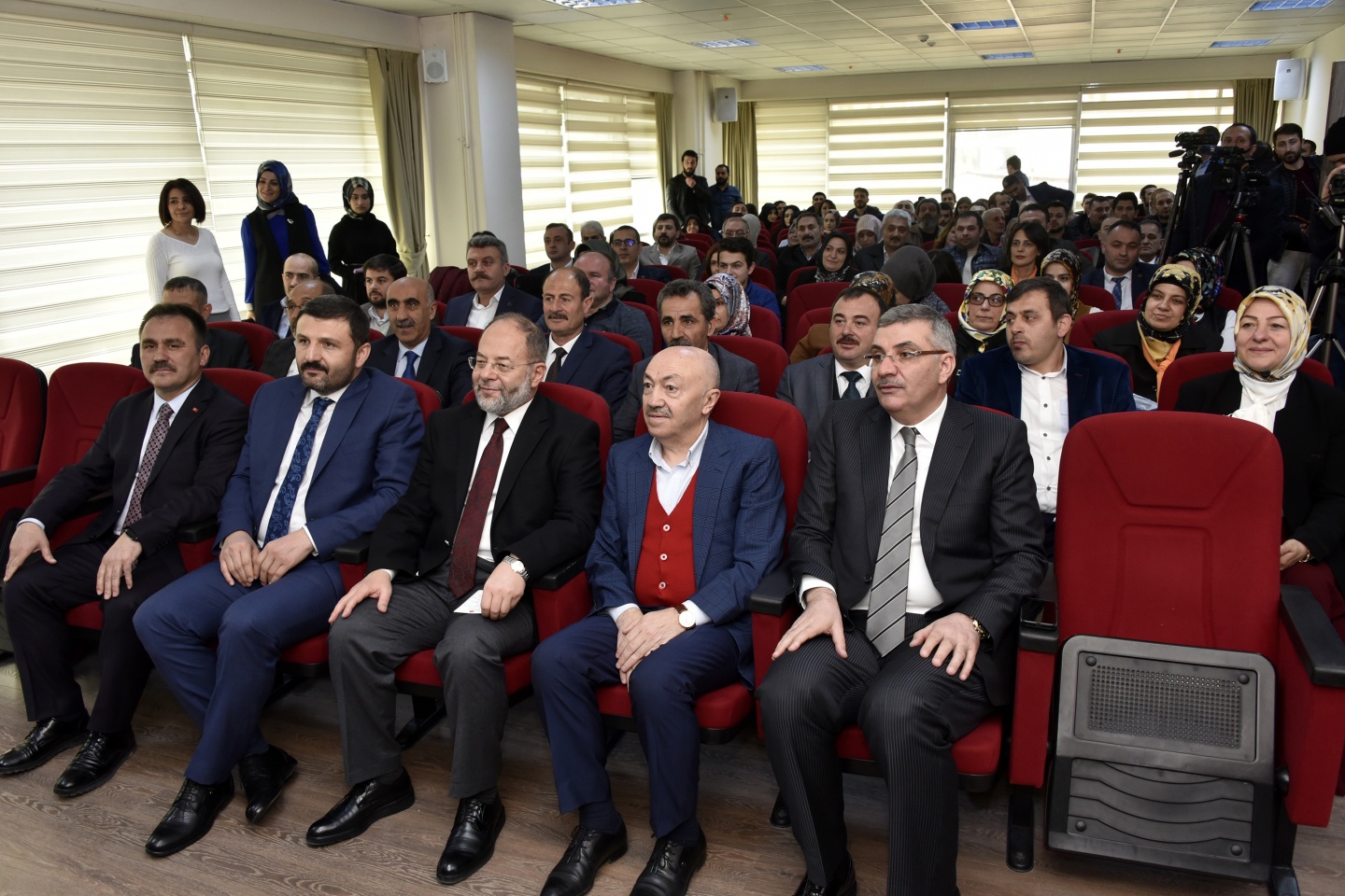 İlk dersi Başbakan Yardımcısı Akdağ verdi 16