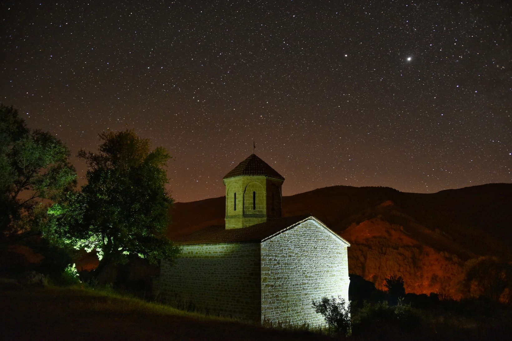 Perseid meteor yağmurunu 670 yıllık tarihi yapıda izlediler 1
