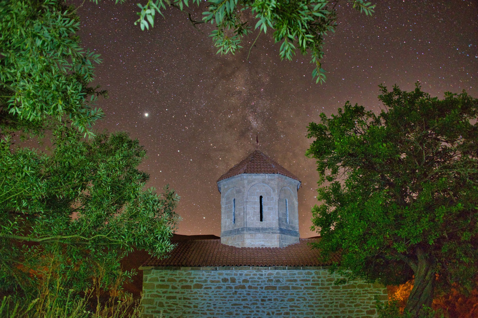 Perseid meteor yağmurunu 670 yıllık tarihi yapıda izlediler 11