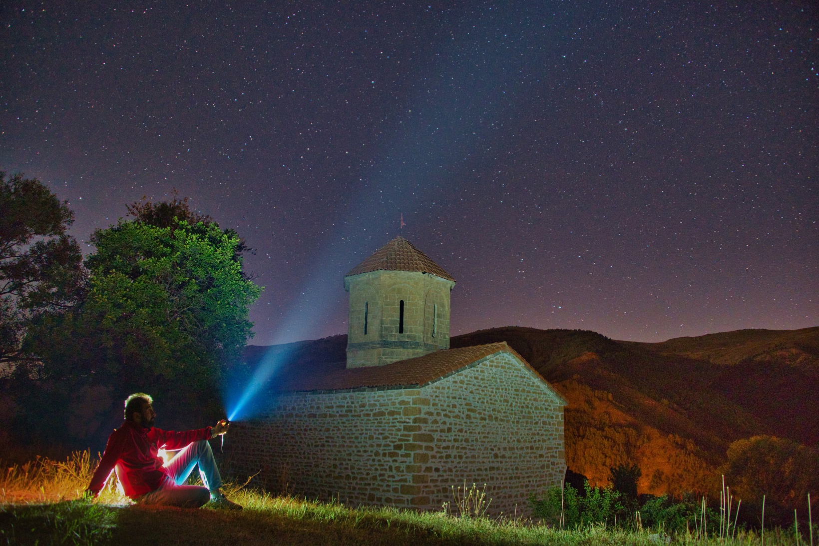 Perseid meteor yağmurunu 670 yıllık tarihi yapıda izlediler 10
