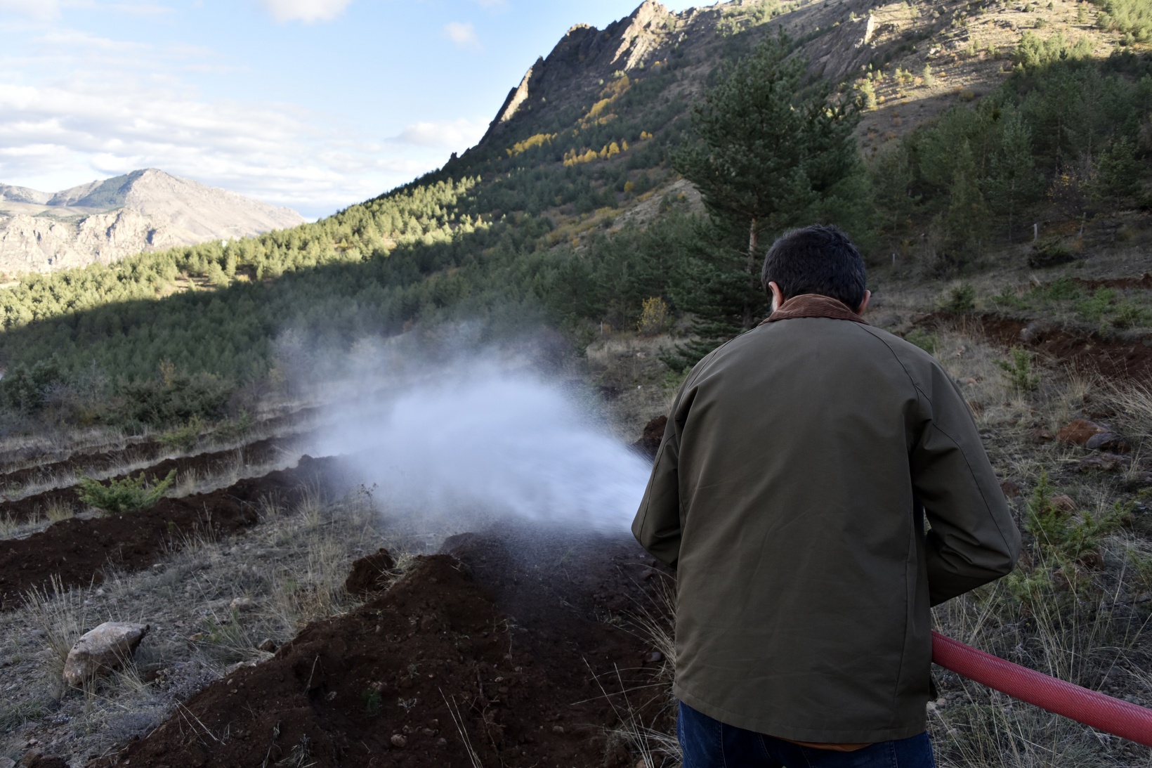 Cumhuriyet Bayramı’nda 200 fidanı toprakla buluşturdular 8