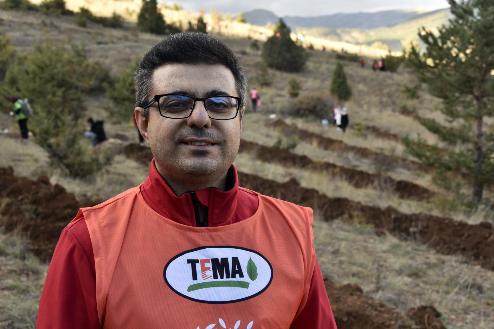 Cumhuriyet Bayramı’nda 200 fidanı toprakla buluşturdular 7