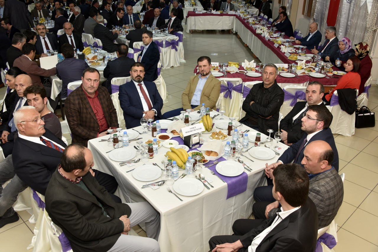 Gümüşhane’de ekonominin yıldızları plaketlerini aldı 5