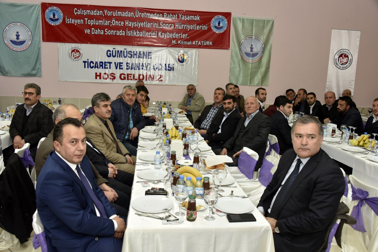 Gümüşhane’de ekonominin yıldızları plaketlerini aldı 12