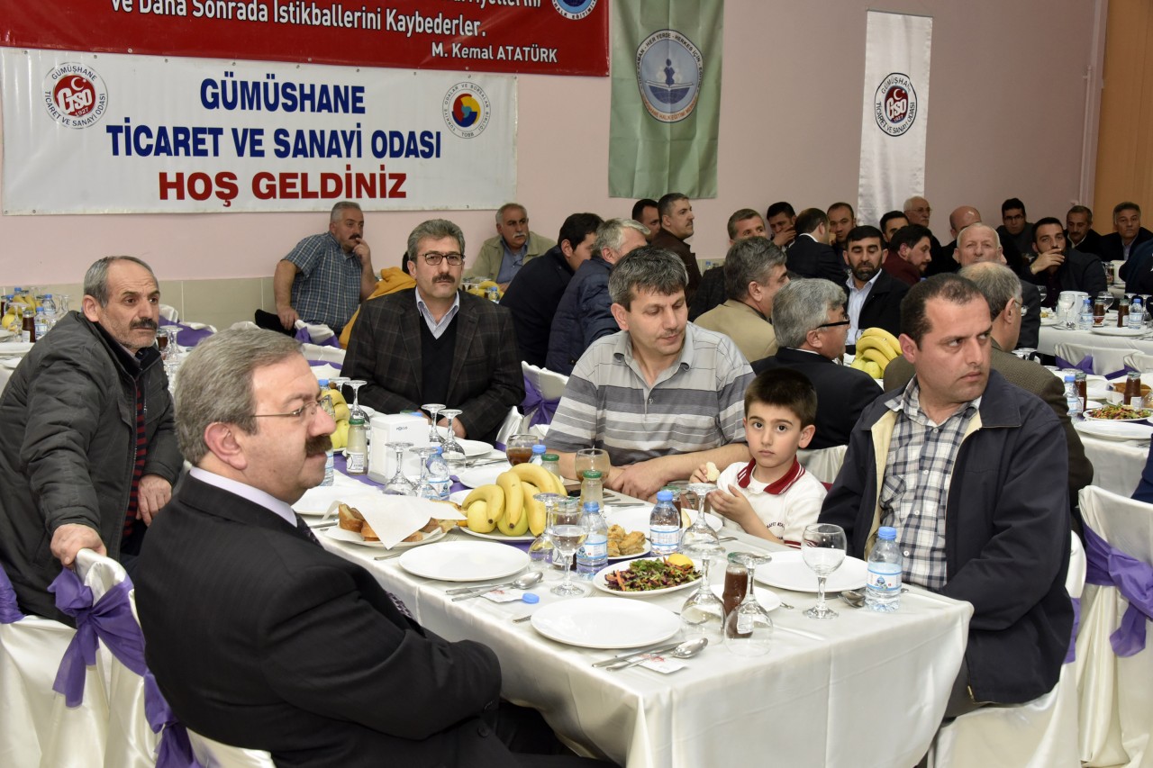 Gümüşhane’de ekonominin yıldızları plaketlerini aldı 14