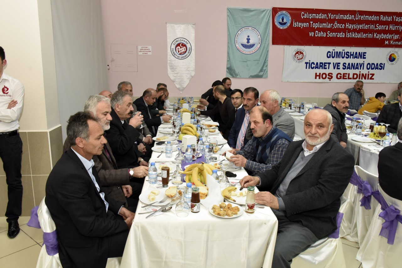 Gümüşhane’de ekonominin yıldızları plaketlerini aldı 15