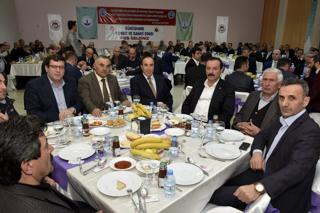 Gümüşhane’de ekonominin yıldızları plaketlerini aldı 17