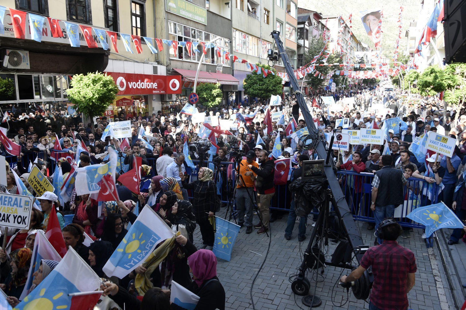 Akşener Gümüşhane’de 8