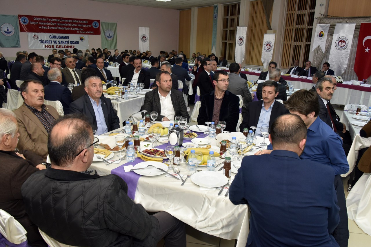 Gümüşhane’de ekonominin yıldızları plaketlerini aldı 19