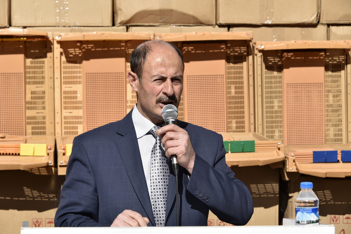 Gümüşhane’de arıcılara 2 bin 500 polen tuzaklı kovan altlığı daha dağıtıldı 4