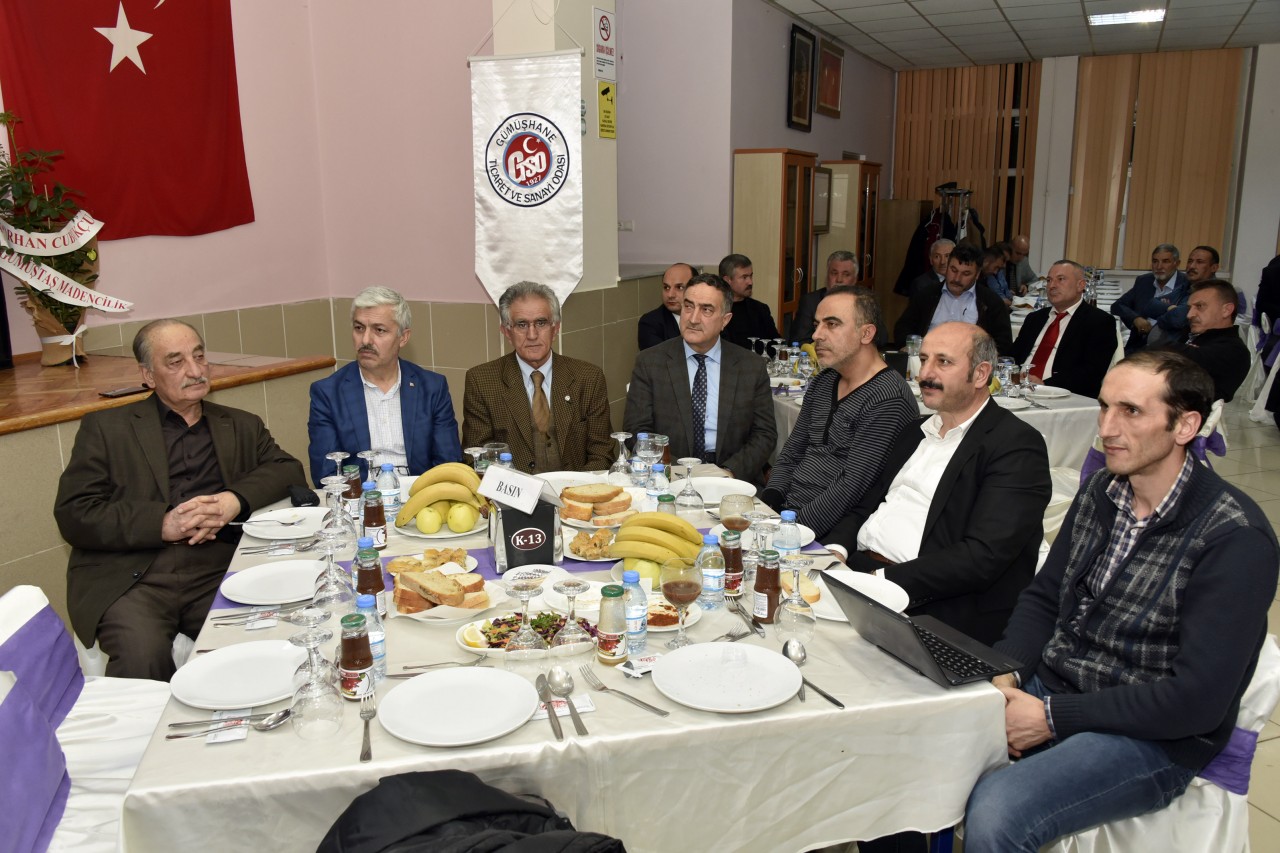 Gümüşhane’de ekonominin yıldızları plaketlerini aldı 22