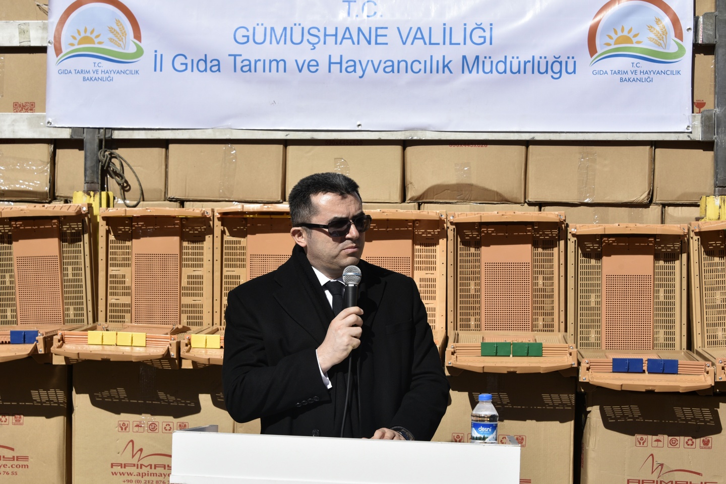 Gümüşhane’de arıcılara 2 bin 500 polen tuzaklı kovan altlığı daha dağıtıldı 1